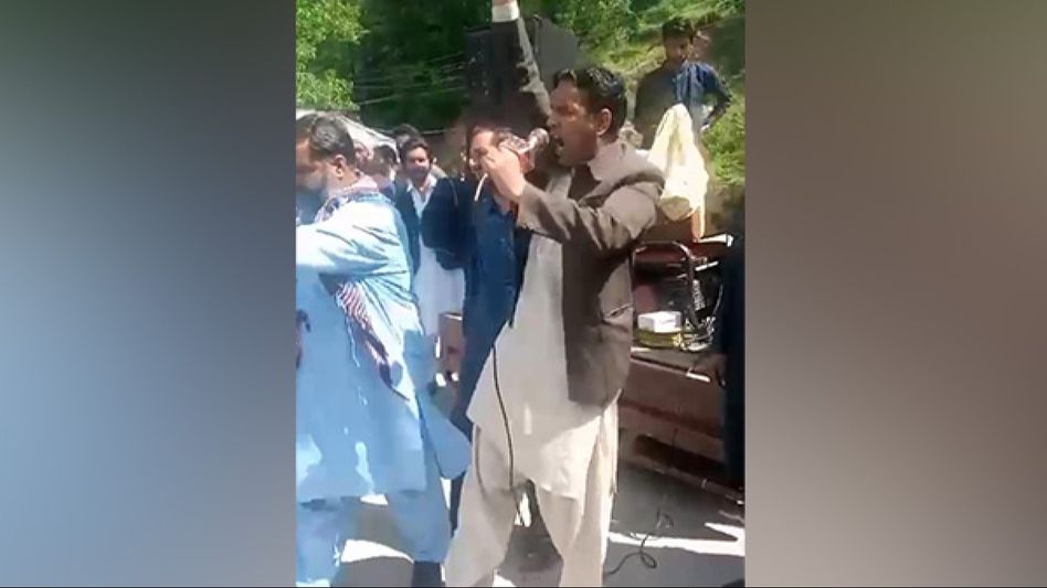 Protesters reject PoJK government's offer of 50 per cent reduction in electricity prices amidst clashes Protesters reject PoJK government's offer of 50 per cent reduction in electricity prices amidst clashes