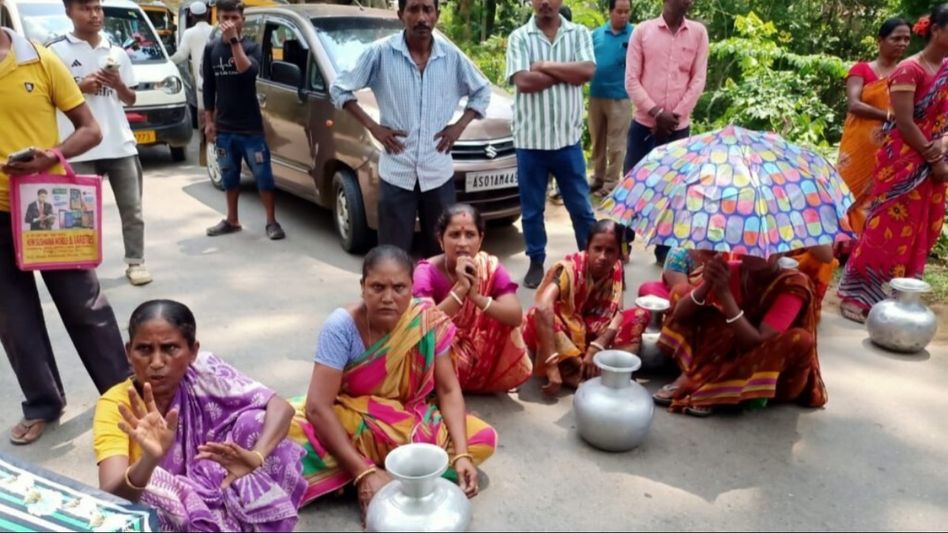 Tripura: Villagers block road in Ambassa demanding clean drinking water Tripura: Villagers block road in Ambassa demanding clean drinking water