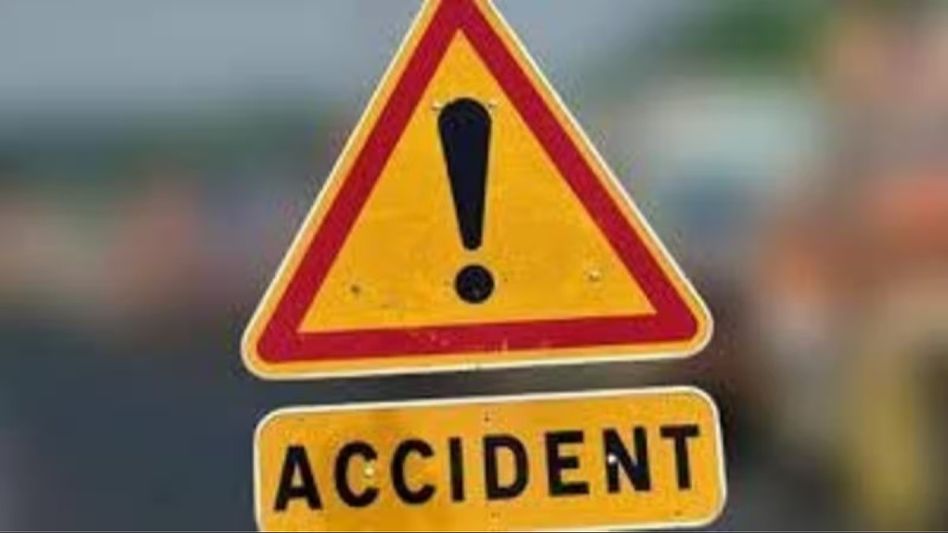 Assam: AJP leader Lurinjyoti Gogoi's escort vehicle meets with accident, 6 injured Assam: AJP leader Lurinjyoti Gogoi's escort vehicle meets with accident, 6 injured