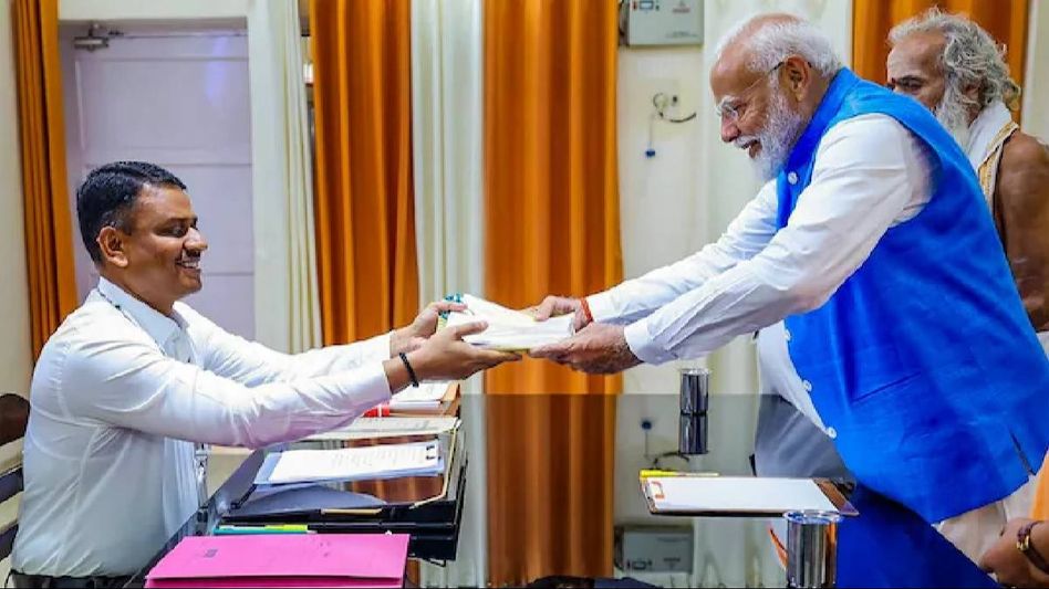 PM Modi owns Rs 52,920 in cash, four gold rings, no land, no car, reveals election affidavit PM Modi owns Rs 52,920 in cash, four gold rings, no land, no car, reveals election affidavit