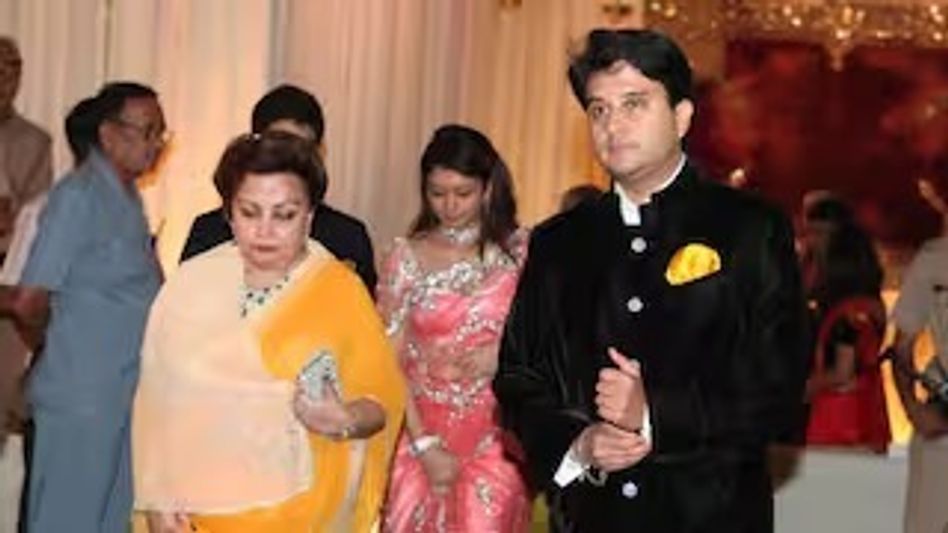 Union Minister Jyotiraditya Scindia's mother Madhavi Raje passes away Union Minister Jyotiraditya Scindia's mother Madhavi Raje passes away