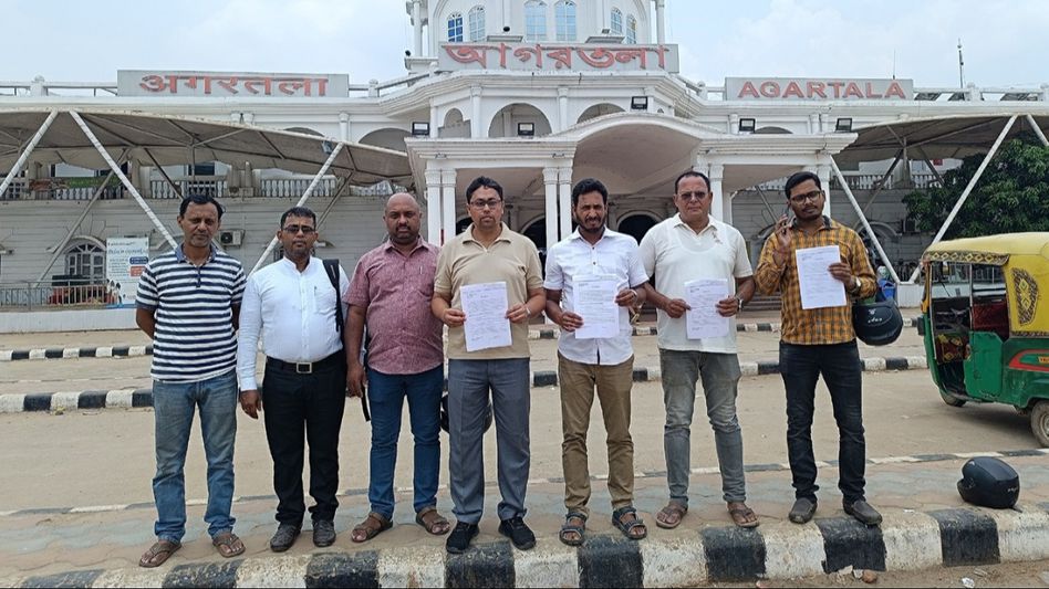 Tripura: Left student wing demands action against TTE for harassing female passenger on train Tripura: Left student wing demands action against TTE for harassing female passenger on train