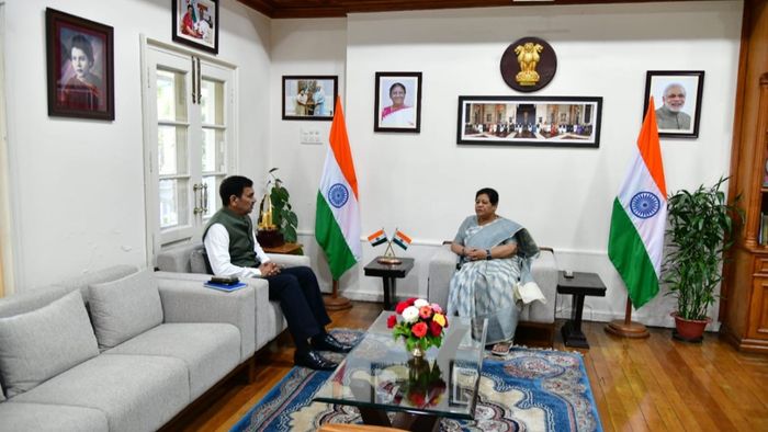 • Security Advisor Kuldiep Singh and Manipur Governor Anusuiya Uikey discuss state's security status