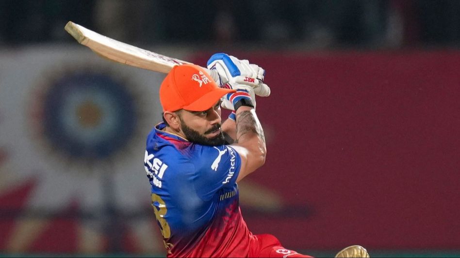 Virat Kohli needs only 76 runs to become first player to score 8000 runs in IPL Virat Kohli needs only 76 runs to become first player to score 8000 runs in IPL