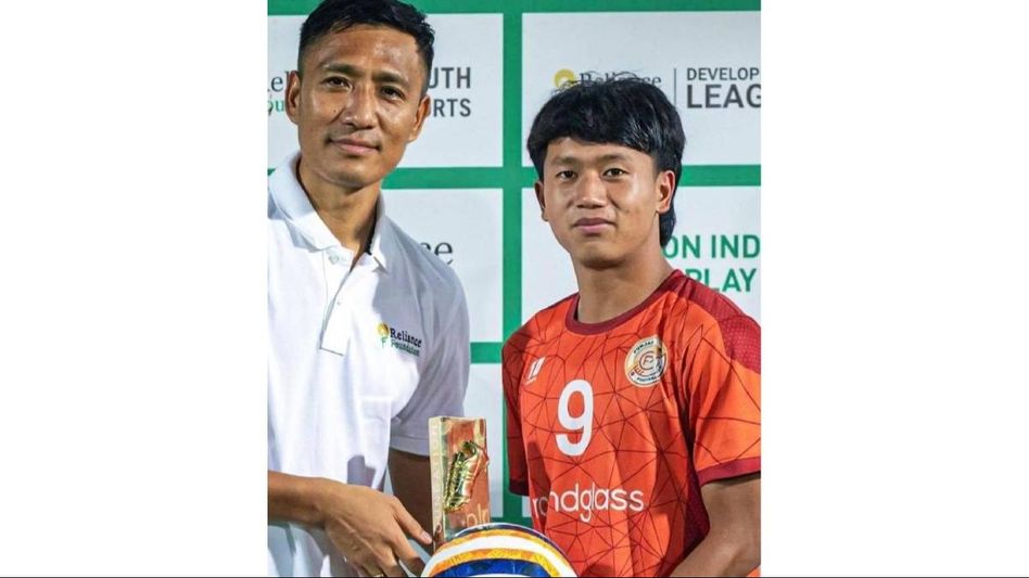 Arunachal: Footballer Omang Dodum clinches Golden Boot Award, CM Khandu lauds him Arunachal: Footballer Omang Dodum clinches Golden Boot Award, CM Khandu lauds him