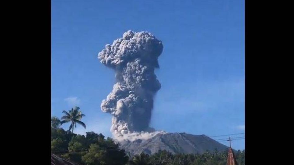 Indonesia: 7 villages evacuated as volcano erupts at Mount Ibu Indonesia: 7 villages evacuated as volcano erupts at Mount Ibu