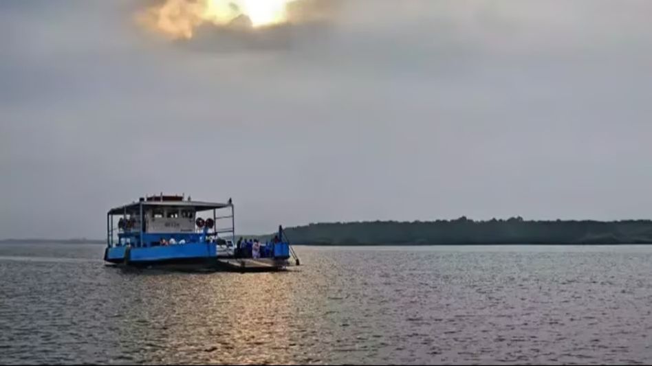 Assam: Guwahati- North Guwahati ferry service suspended amid severe weather warnings Assam: Guwahati- North Guwahati ferry service suspended amid severe weather warnings