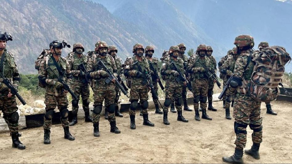 Arunachal: Indian Army conducts forward area tour for defence experts Arunachal: Indian Army conducts forward area tour for defence experts