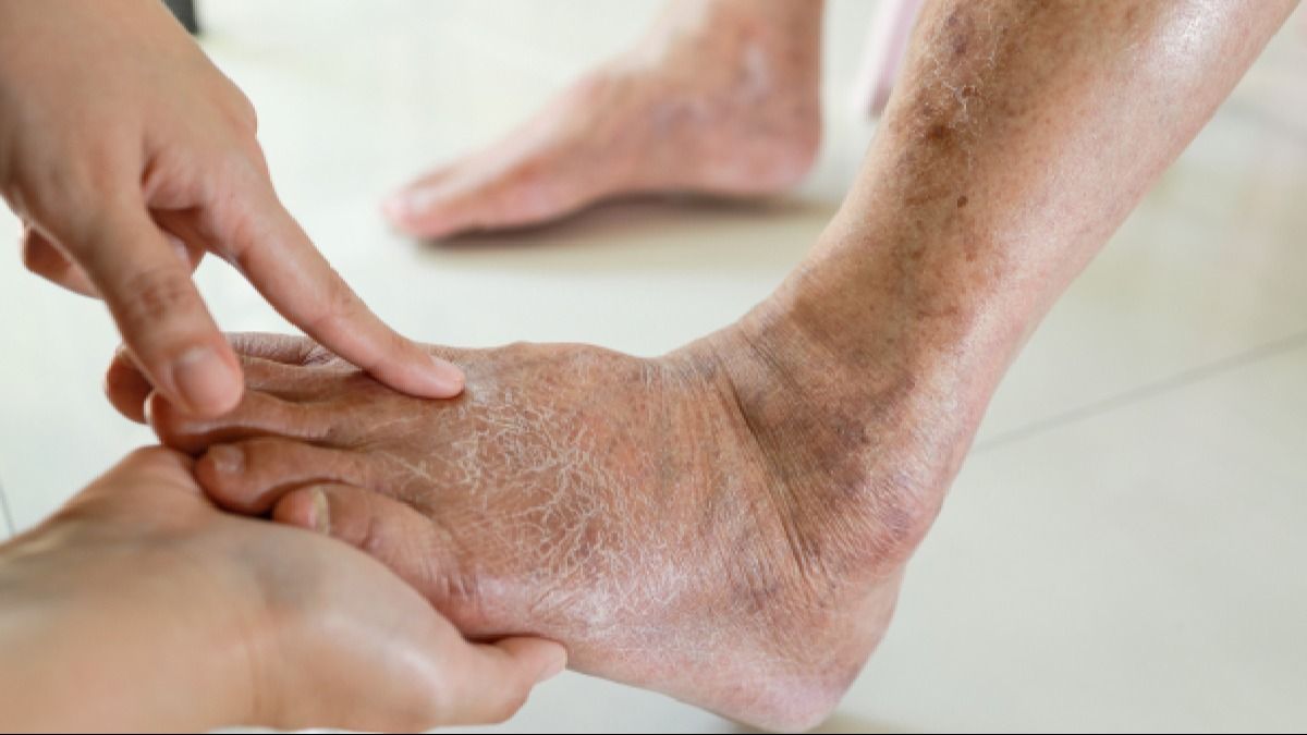 Keeping Your Feet Warm: Effective Ways to Treat Cold Feet Keeping Your Feet Warm: Effective Ways to Treat Cold Feet