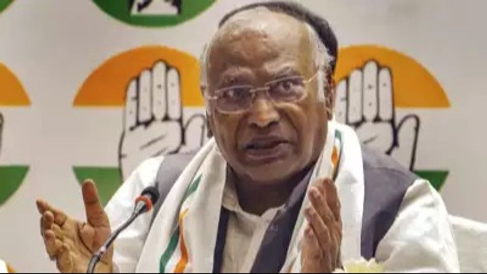 PM Modi's intentions not clean as he gives Hindu-Muslim hate speeches, says Mallikarjun Kharge PM Modi's intentions not clean as he gives Hindu-Muslim hate speeches, says Mallikarjun Kharge