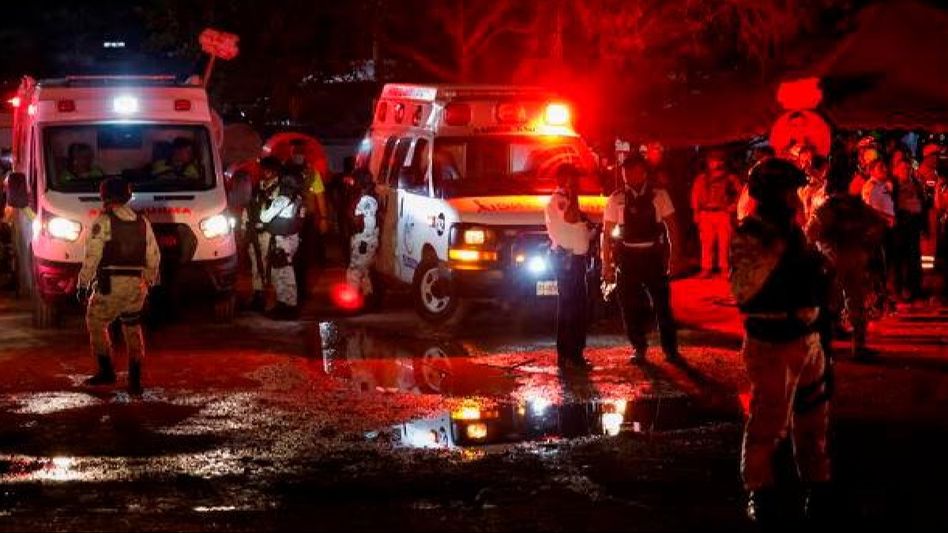 9 killed, 50 injured as stage collapses at Mexico presidential campaign rally 9 killed, 50 injured as stage collapses at Mexico presidential campaign rally