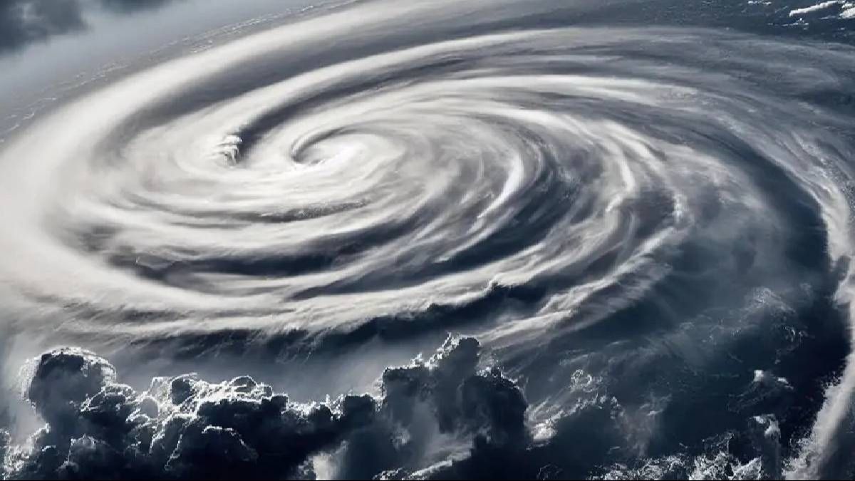 Tripura Prepares for Severe Cyclone with Heavy Rainfall, Strong Winds, and Thunderstorms: Advisory IssuedTripura Prepares for Severe Cyclone with Heavy Rainfall, Strong Winds, and Thunderstorms: Advisory Issued