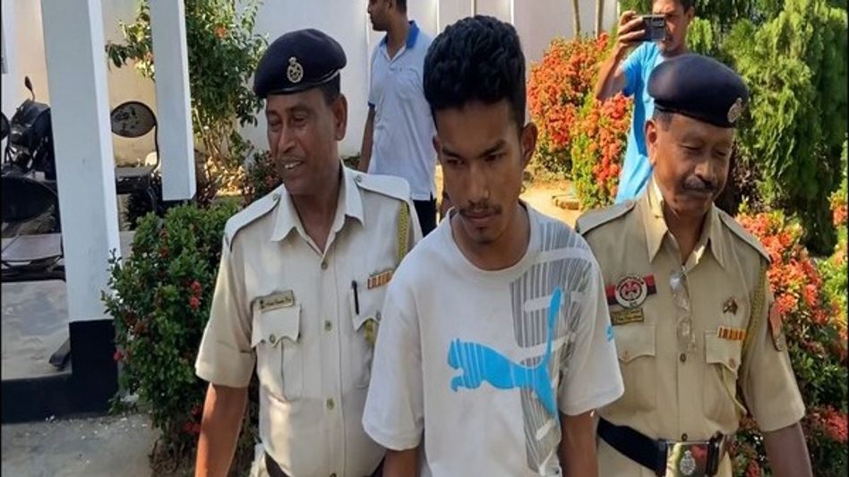 Tripura: Two arrested at Agartala railway station, firearm and magazines seized Tripura: Two arrested at Agartala railway station, firearm and magazines seized