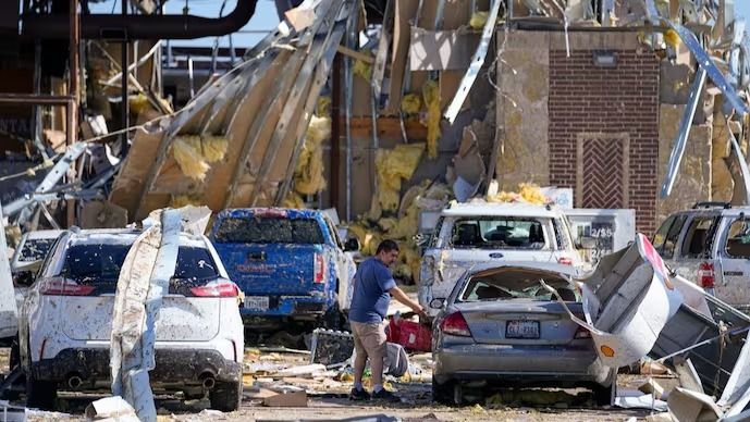 15 killed, over 200 homes flattened after powerful storms hit US 15 killed, over 200 homes flattened after powerful storms hit US