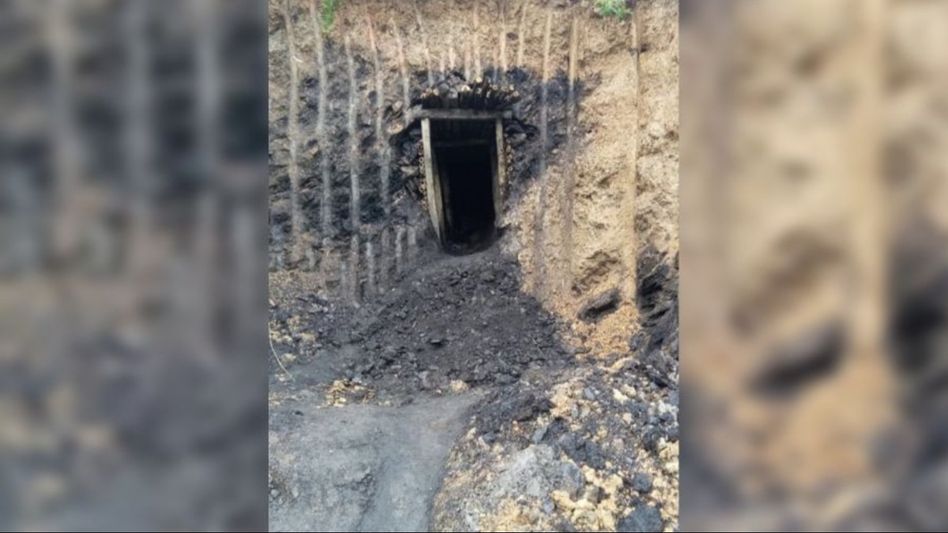Assam: Three remain trapped inside illegal rat-hole mine in Tinsukia district for second day Assam: Three remain trapped inside illegal rat-hole mine in Tinsukia district for second day