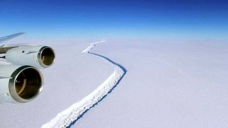 Iceberg 4 times size of Delhi breaks away in Antarctica Iceberg 4 times size of Delhi breaks away in Antarctica