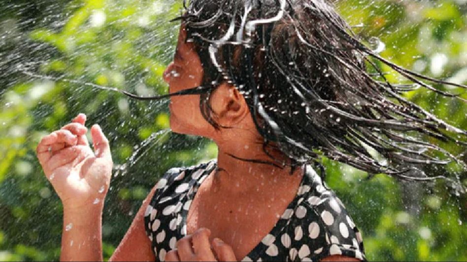 Essential Tips for Protecting Your Hair During Rainy Days Essential Tips for Protecting Your Hair During Rainy Days