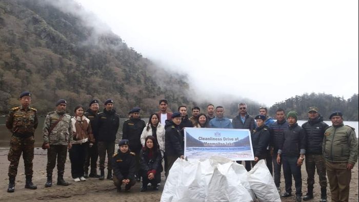 Cleanliness drive at Menmoitso Lake by Sikkim's Fisheries Department