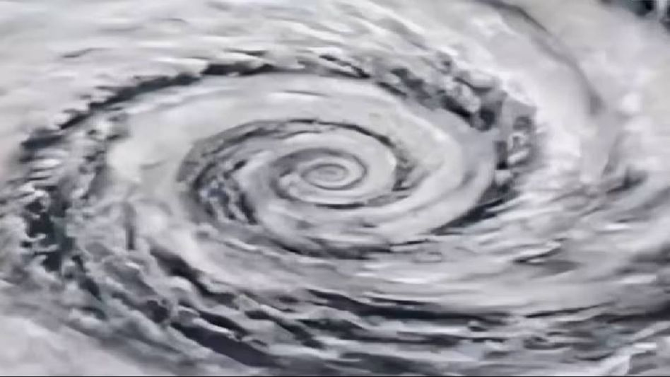 Gusty winds, heavy rainfall in Guwahati as Cyclone Remal hits NE India Gusty winds, heavy rainfall in Guwahati as Cyclone Remal hits NE India