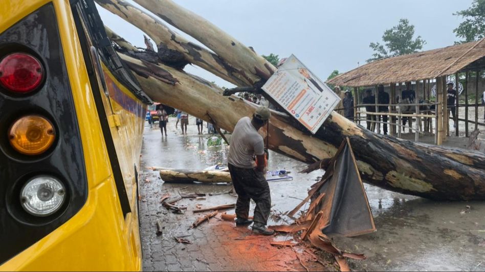 2 killed, 17 injured as heavy rains lash Assam 2 killed, 17 injured as heavy rains lash Assam