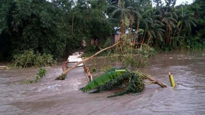 Kampur and surrounding areas face severe flooding due to Kapili River's rise