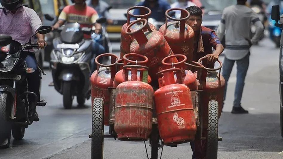 Commercial LPG prices slashed by Rs 69.50, Aviation Turbine Fuel prices revised down to 6.5 per cent Commercial LPG prices slashed by Rs 69.50, Aviation Turbine Fuel prices revised down to 6.5 per cent