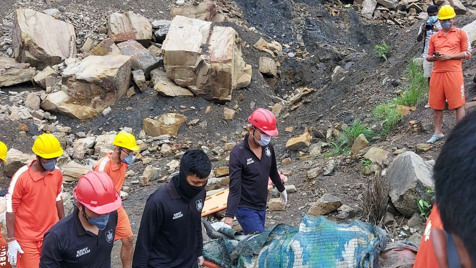 Assam: Body of labour recovered after 8 days in Ledo's illegal rat-hole mining incident Assam: Body of labour recovered after 8 days in Ledo's illegal rat-hole mining incident