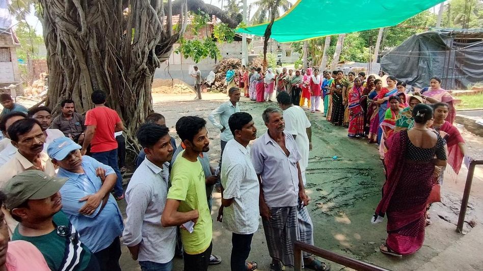 Repolling underway in two booths in West Bengal Repolling underway in two booths in West Bengal