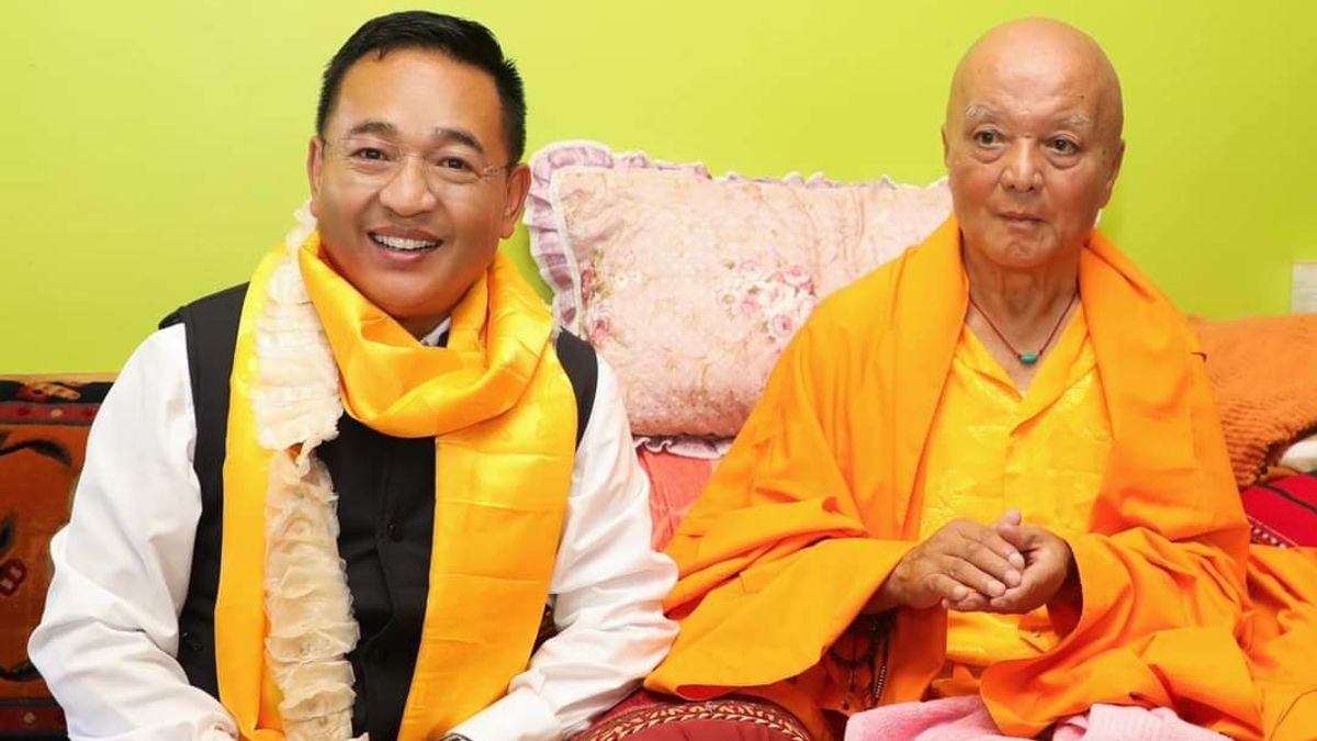 Zolushka pornografiyasi Koylak kiygan yalangoch ayol porno video