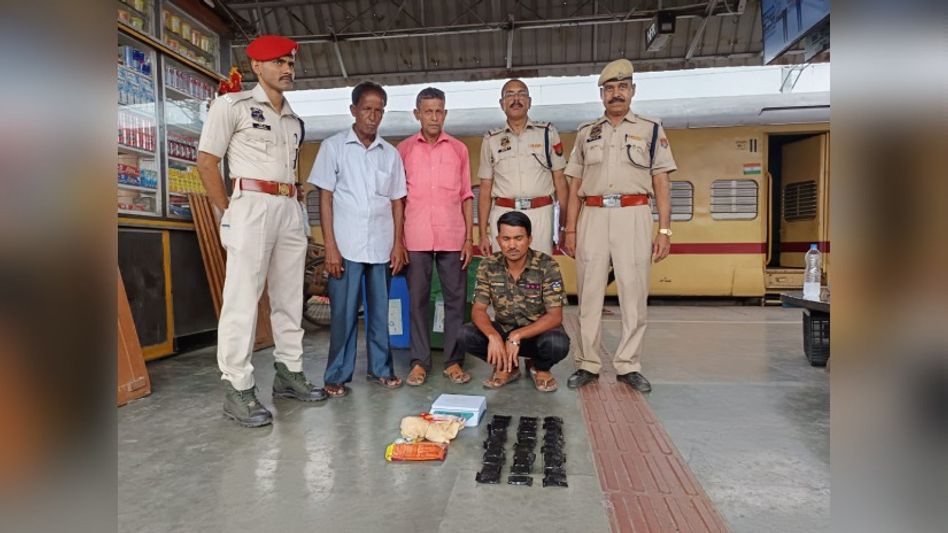 Government Railway Police seizes 6,000 yaba tablets from passenger on Deoghar Weekly Express Government Railway Police seizes 6,000 yaba tablets from passenger on Deoghar Weekly Express