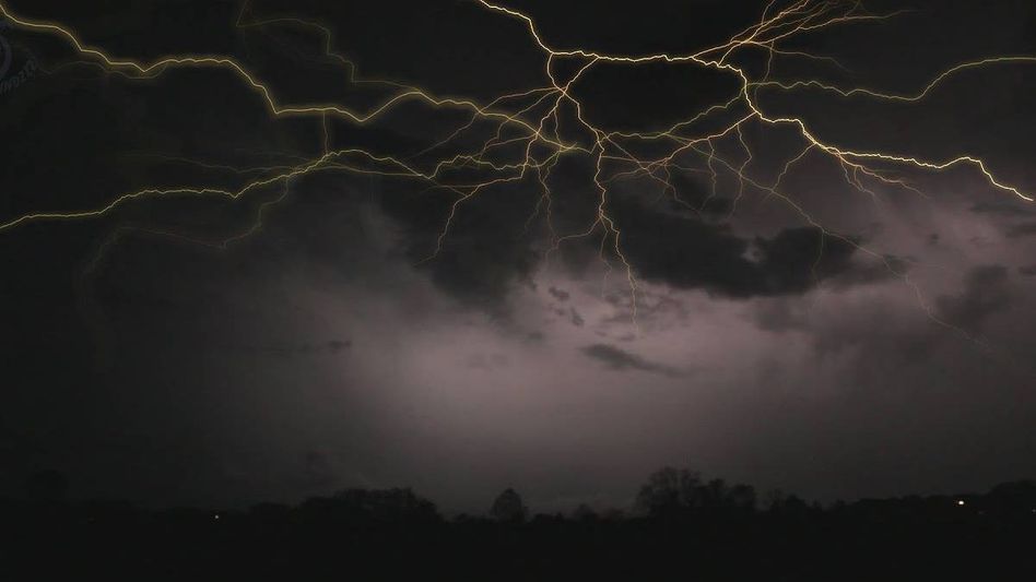 IMD warns of extremely heavy rainfall and thunderstorms in these Northeastern states IMD warns of extremely heavy rainfall and thunderstorms in these Northeastern states