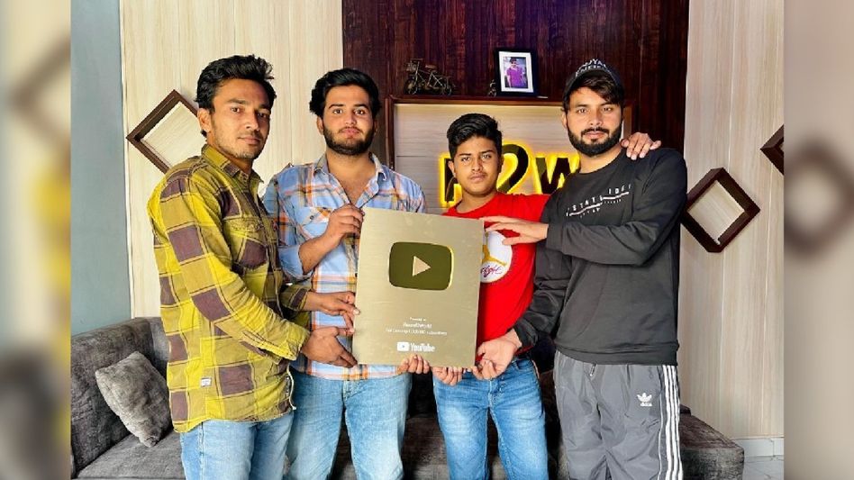 4 youTubers killed in road accident in UP's Amroha 4 youTubers killed in road accident in UP's Amroha