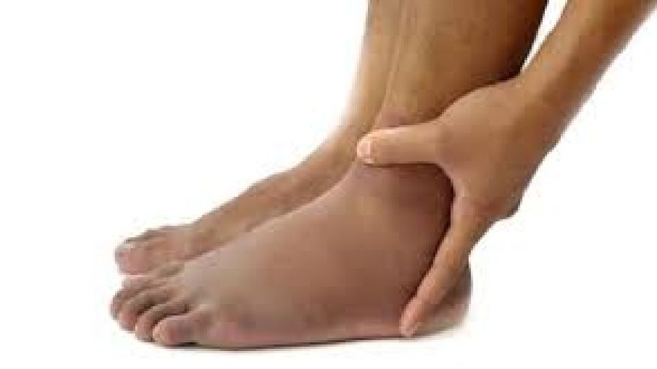 Effective Ways to Treat Swollen Feet After Long Hours of Sitting Effective Ways to Treat Swollen Feet After Long Hours of Sitting
