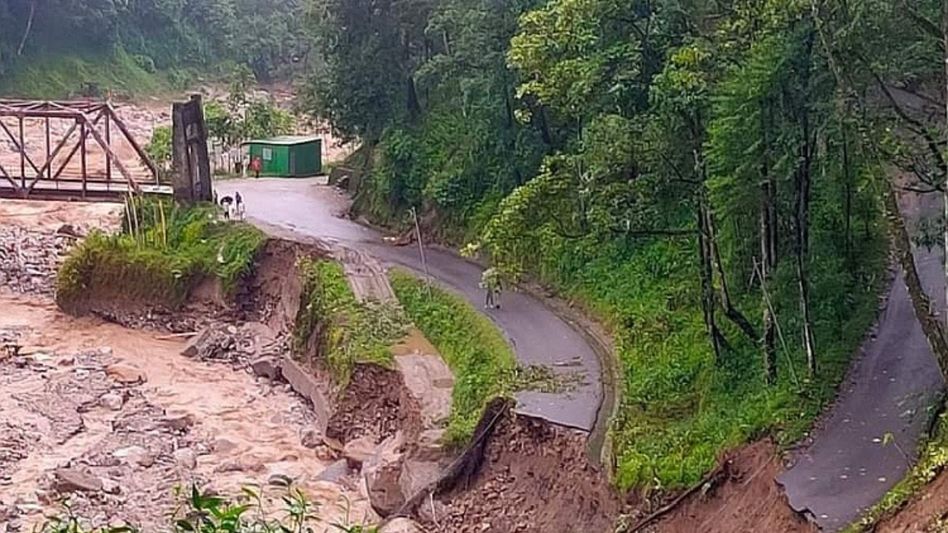 Bengal government issues alert for northern districts after rain wreaks havoc in Sikkim Bengal government issues alert for northern districts after rain wreaks havoc in Sikkim
