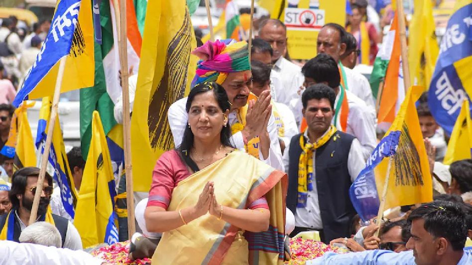 Delhi CM's wife gets notice over 'violation' of court's video conferencing rules Delhi CM's wife gets notice over 'violation' of court's video conferencing rules