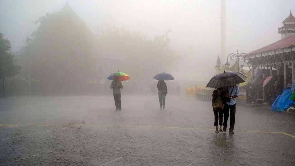 Sikkim: IMD issues heavy rainfall alert for Gangtok and surrounding areas Sikkim: IMD issues heavy rainfall alert for Gangtok and surrounding areas