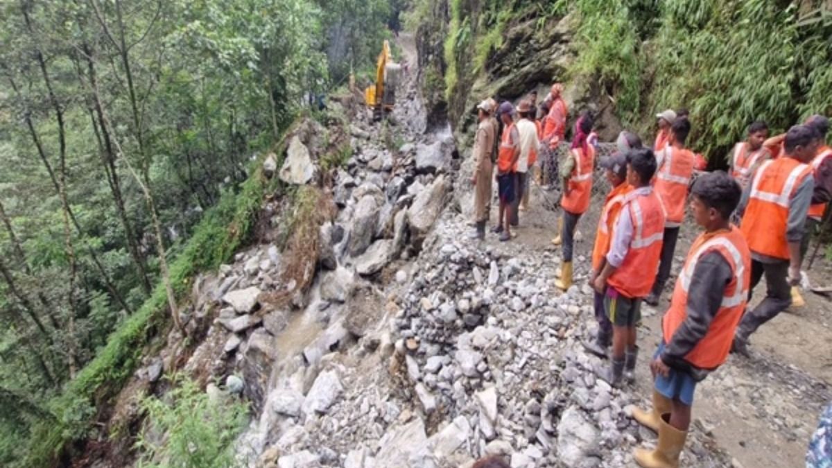 Sikkim Minister assures safe evacuation as 1,200 tourists stranded in Lachung