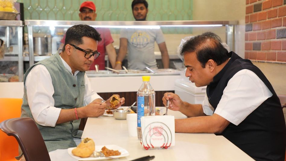 Himanta Biswa Sarma 'bets' Guwahati's 'fuchkas' are better than Dehi's 'golgappas' Himanta Biswa Sarma 'bets' Guwahati's 'fuchkas' are better than Dehi's 'golgappas'