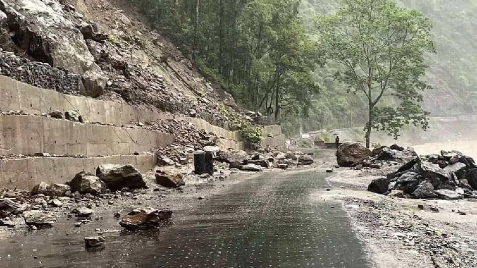 IMD issues orange alert for Sikkim, people advised to stay indoors IMD issues orange alert for Sikkim, people advised to stay indoors