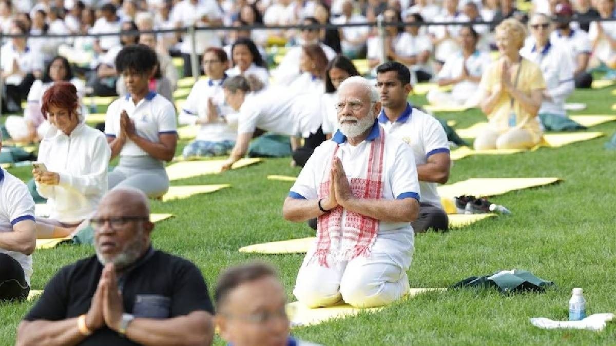Modi leads Yoga Day at SKICC, Srinagar