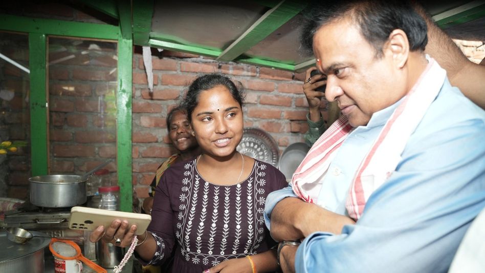 Himanta Biswa Sarma applauds entrepreneurs from Guinness World Record Bihu competition Himanta Biswa Sarma applauds entrepreneurs from Guinness World Record Bihu competition