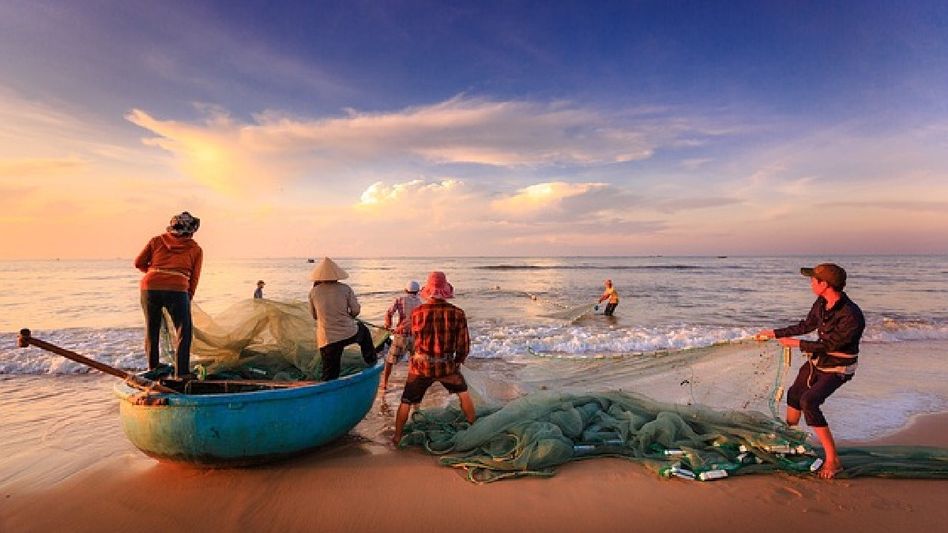 Sri Lankan Navy detains 18 Indian fishermen for illegal fishing Sri Lankan Navy detains 18 Indian fishermen for illegal fishing