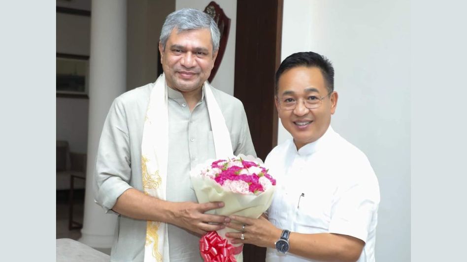 Sikkim CM proposes Himalayan railway line in meeting with Union railway minister Sikkim CM proposes Himalayan railway line in meeting with Union railway minister