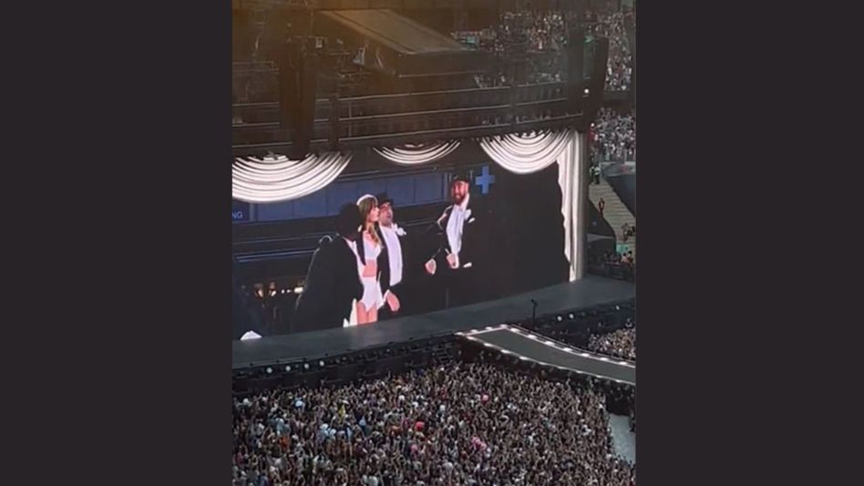 Taylor Swift surprises London fans with Travis Kelce cameo Taylor Swift surprises London fans with Travis Kelce cameo