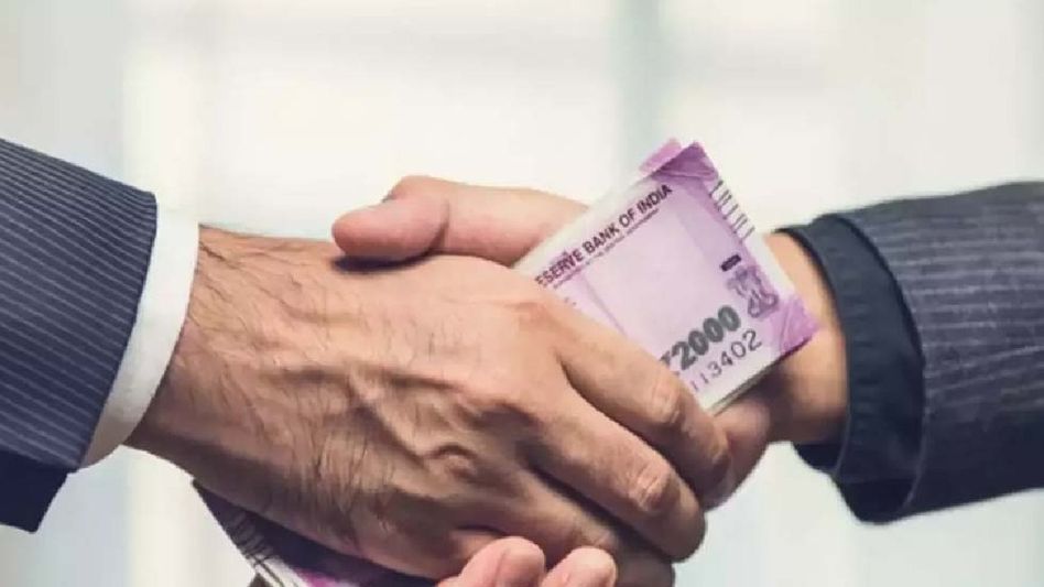 Assam anti-corruption unit nabs Child Development officer accepting bribe in Tinsukia Assam anti-corruption unit nabs Child Development officer accepting bribe in Tinsukia