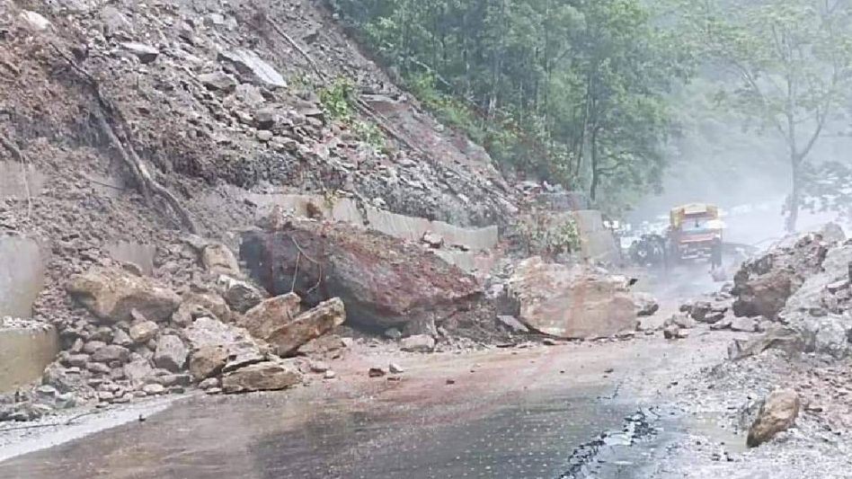 Sikkim: NH10 connecting Gangtok to Siliguri closed at Likhubhir due to landslide Sikkim: NH10 connecting Gangtok to Siliguri closed at Likhubhir due to landslide