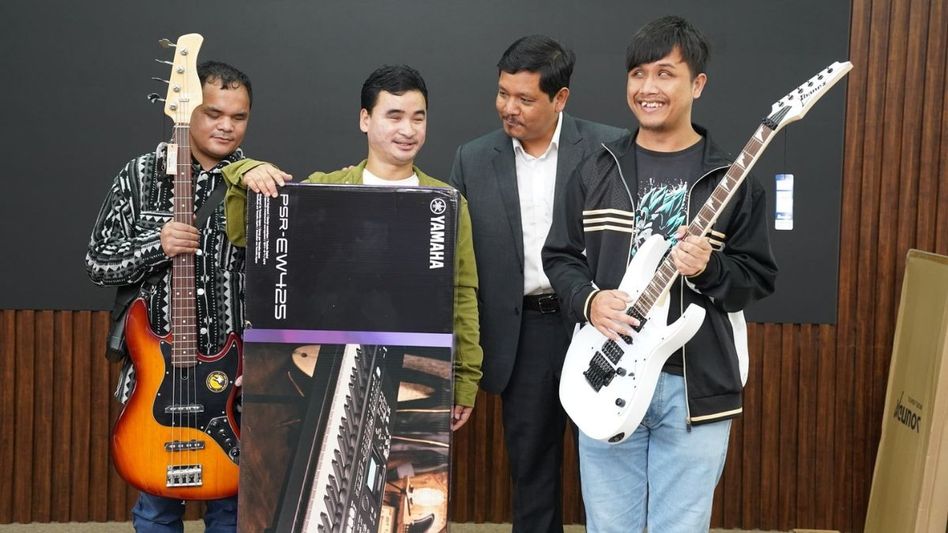 Meghalaya CM Conrad Sangma provides musical instruments to visually impaired musicians Meghalaya CM Conrad Sangma provides musical instruments to visually impaired musicians