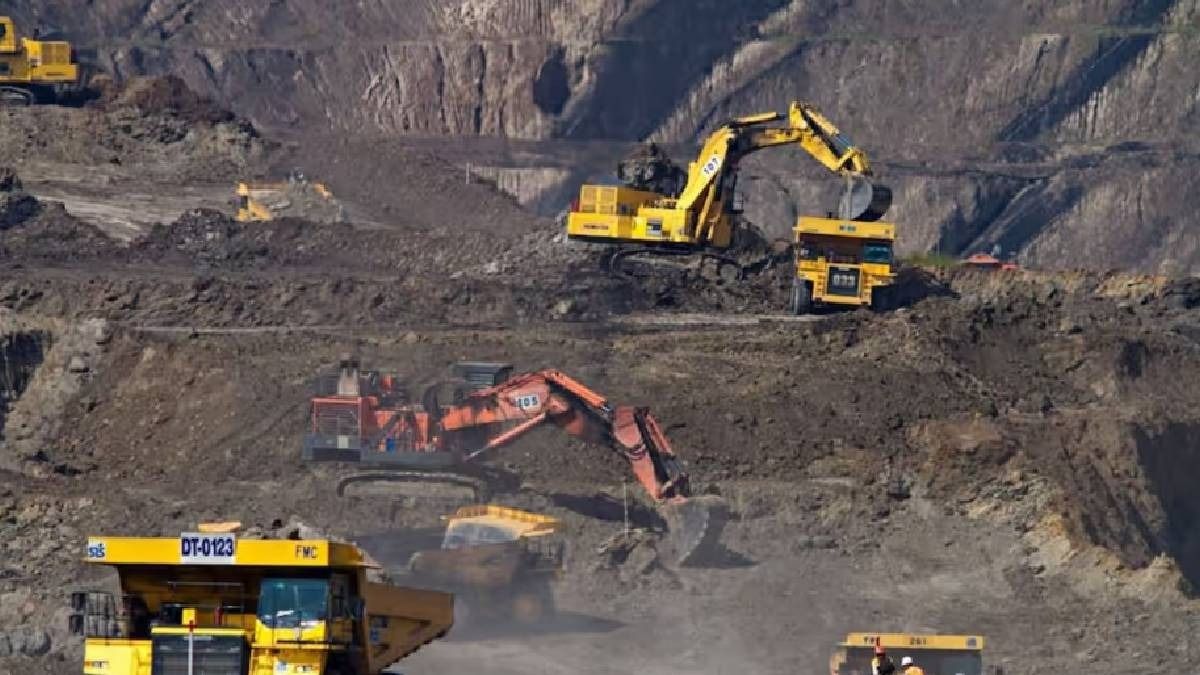 Meghalaya miners die in rat-hole mine in Assam's Tinsukia Meghalaya miners die in rat-hole mine in Assam's Tinsukia