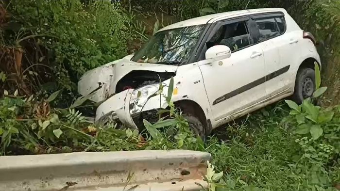 Car Dives in Flood, All Safe