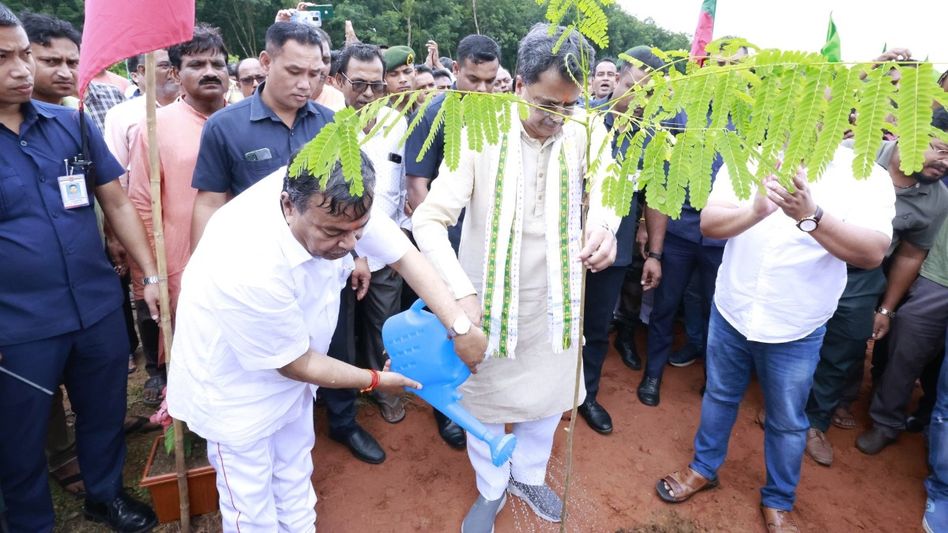 Tripura CM leads state-wide drive, 5 lakh saplings planted in 5 minutes Tripura CM leads state-wide drive, 5 lakh saplings planted in 5 minutes